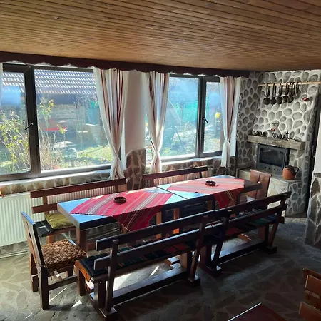 къща солунови Vendégház Dobriniste