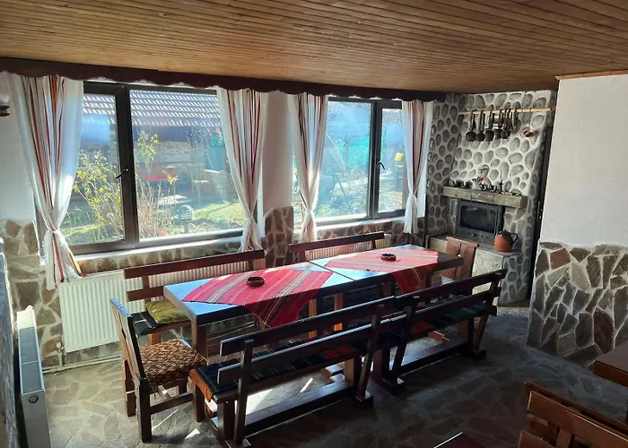 къща солунови Vendégház Dobriniste